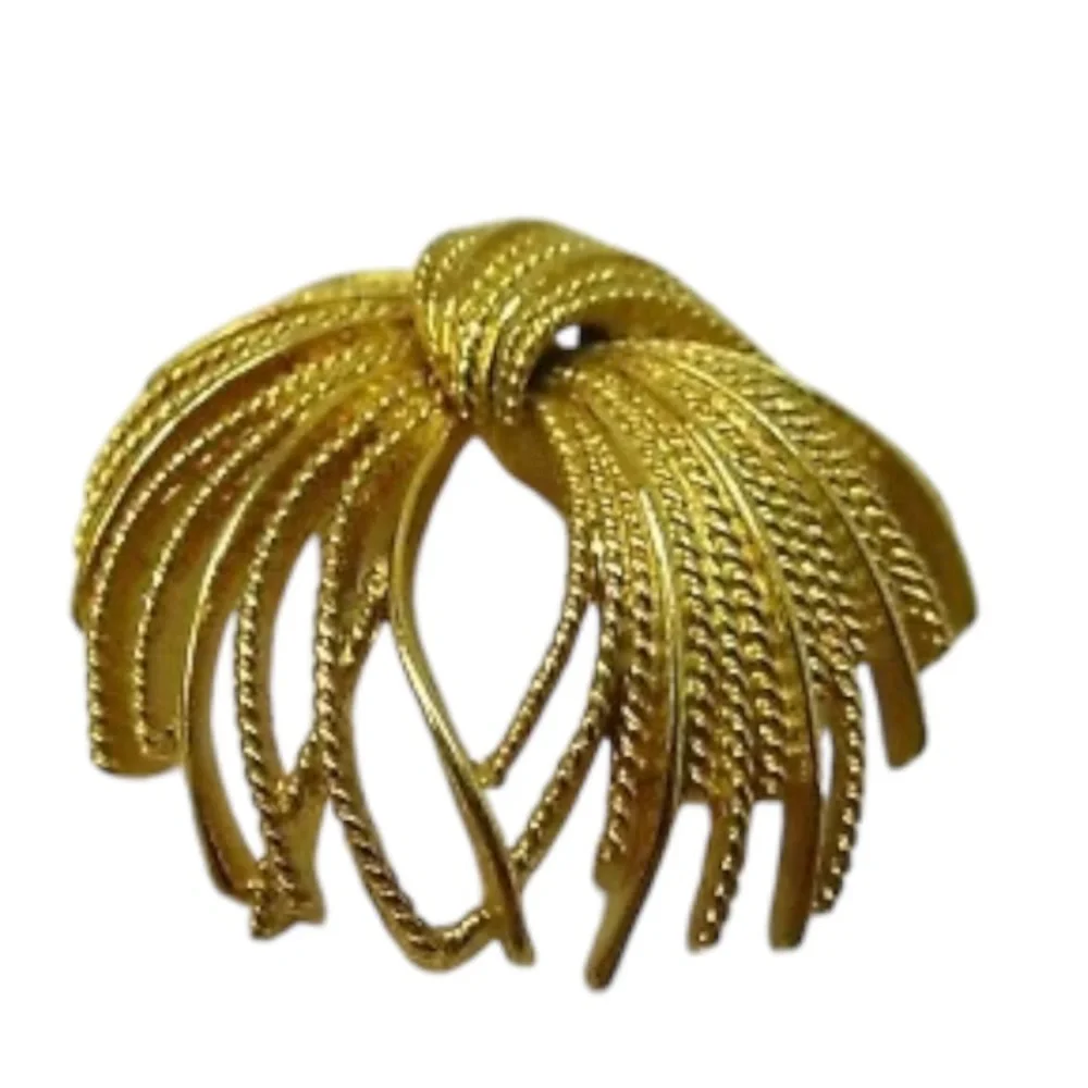 Vintage Monet Mirador
Brooch Gold Tone Starburst size 2" X 2" - Picture 9 of 17